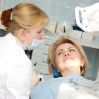 3 Reasons to Consider Implants Instead of Dentures