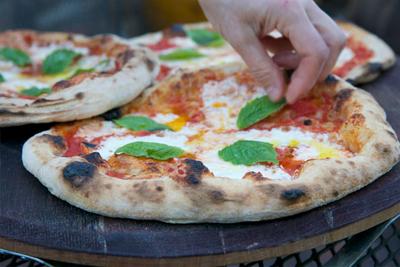 What Makes an Outdoor Pizza Oven Different?