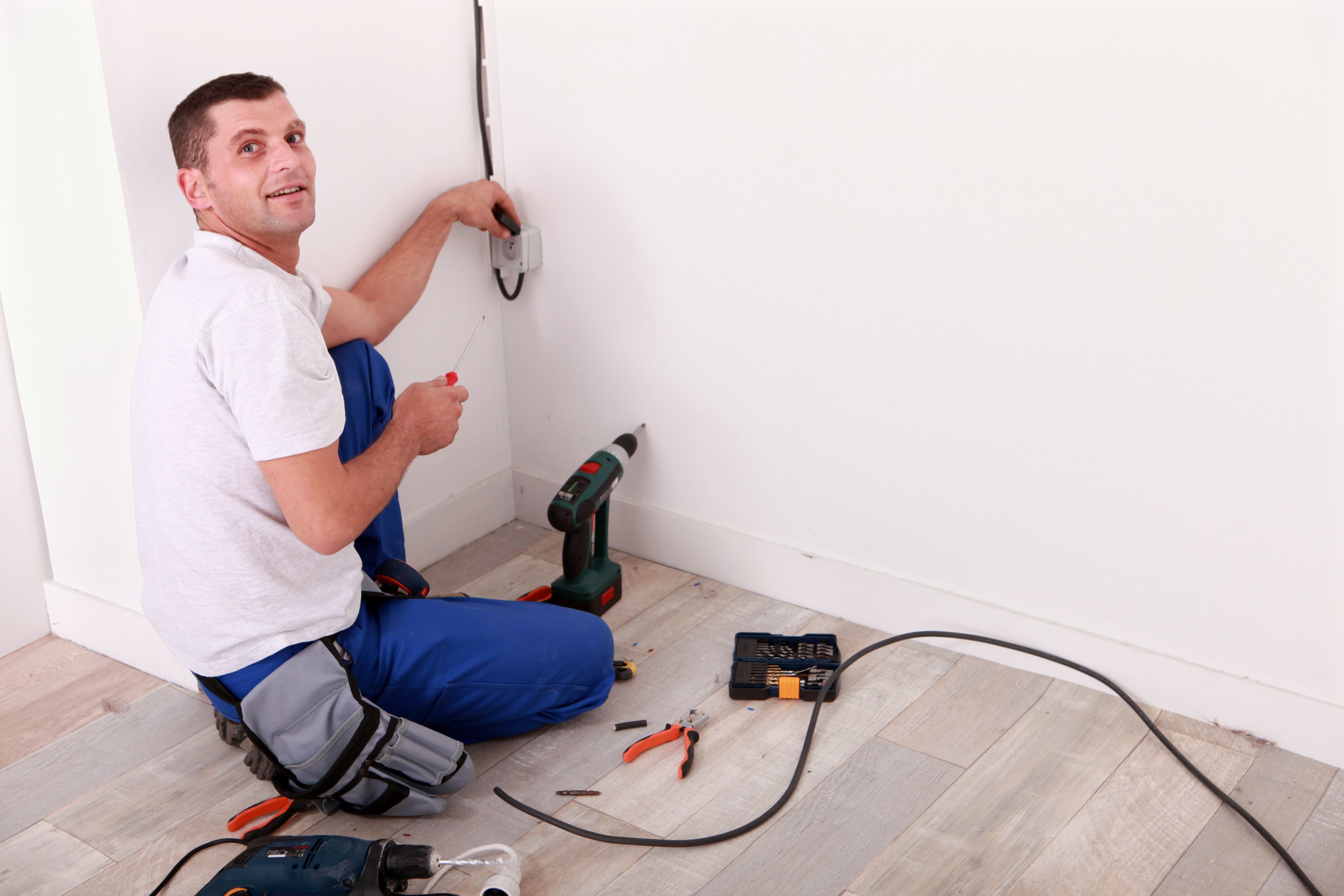 6 Ways to Find Electricians for Repairs